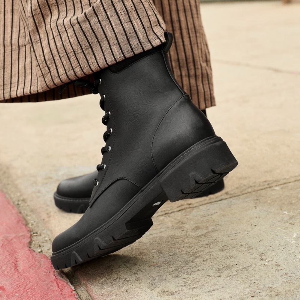 Dr. Scholl’s Headstart Combat Boots Size 6 - Picture 2 of 7